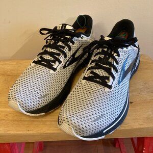 Brooks Adrenaline GTS 22 Grey Black White Road Running Shoes Great